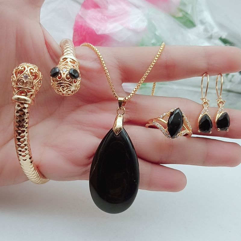 Set perhisan wanita permata giok hitam terbaru dan terlaris