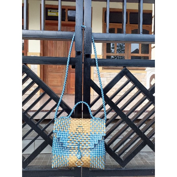 Tas Anyaman Plastik Jali-Jali Size S Tali Selempang