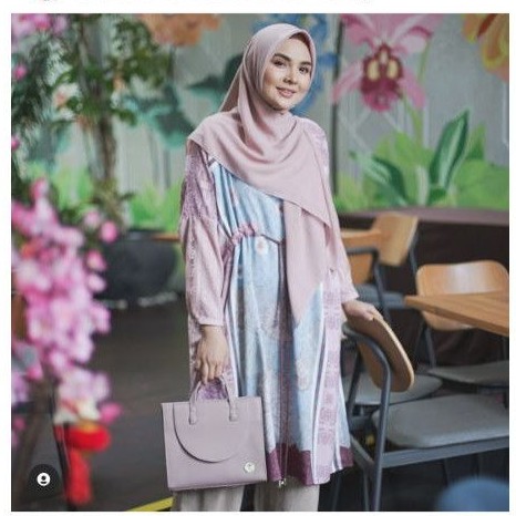 Ria Miranda Rusellia Tunik