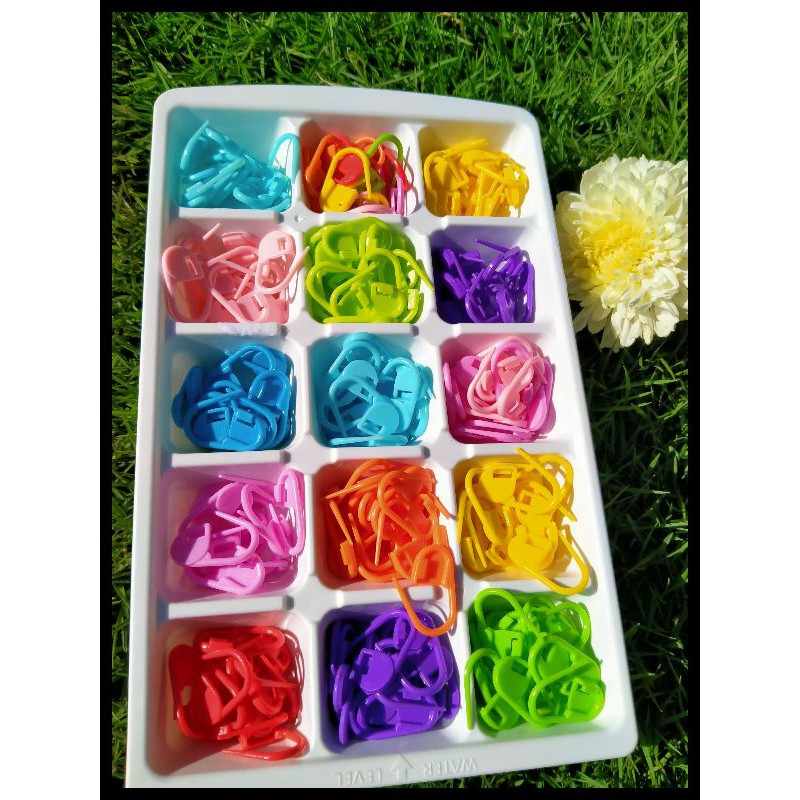 penanda rajut warna warni