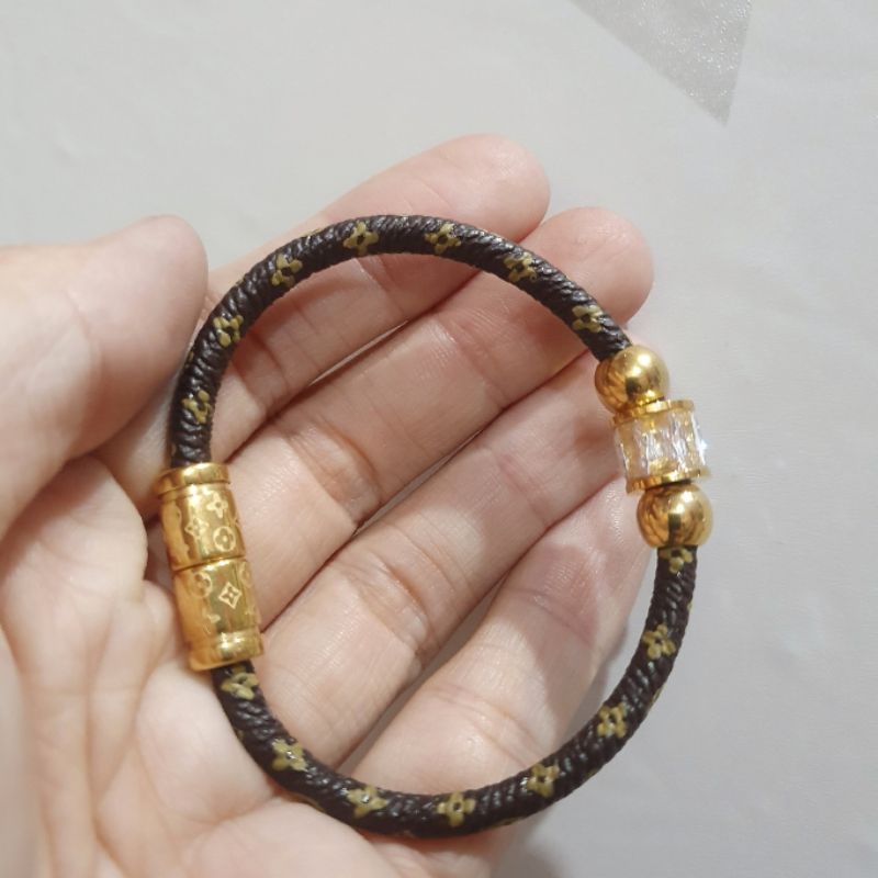 Gelang elv Kulit Kombinasi Titanium Bukaan Magnet Anti karat Gelang branded band bahan  Quality D826