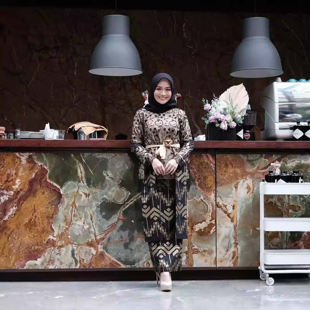 [KEBAYA XXL] COUPLE FAIZA BATIK COUPLE BISA JUMBO GARANSI TERMURAH SHOPEE COUPLE FAIZA TERMURAH//SET SARIMBIT KEBAYA BROKAT HITAM KEKINIAN REMAJA KELUARGA WISUDA LAMARAN KONDANGAN VIRAL