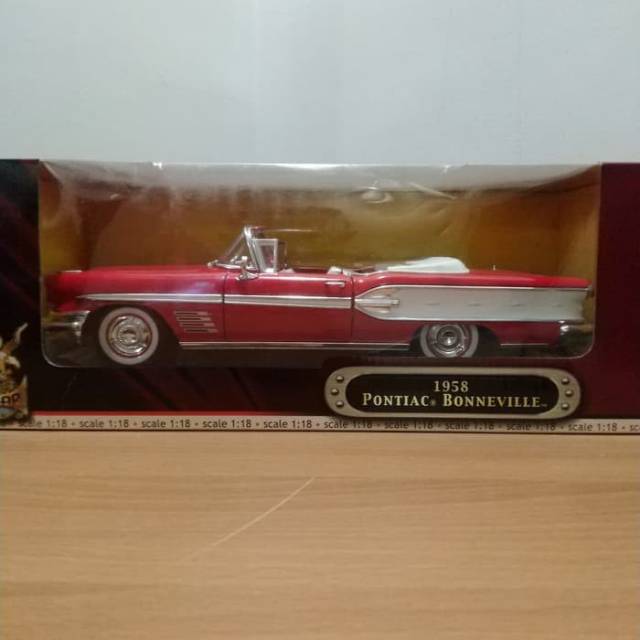 Diecast Pontiac Bonneville 1958 Skala 18