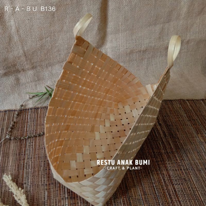 

(B136) Tas Ketupat Bambu 26x11cm|Wadah Belanja|Anayaman Bambu| Hampers Lebaran|Hantaran | Wadah Kue | Kue Kering | sirup | Lebaran | Anyaman Bambu