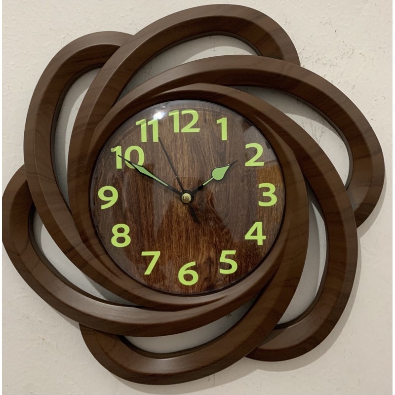 jam dinding unik bermotif kayu-39 Glown in the dark