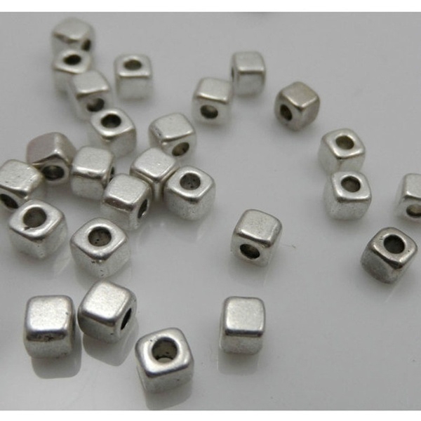 100pcs Manik-Manik Bentuk Kubus Bahan Metal Warna Silver Ukuran 3.5x3mm Untuk Perhiasan