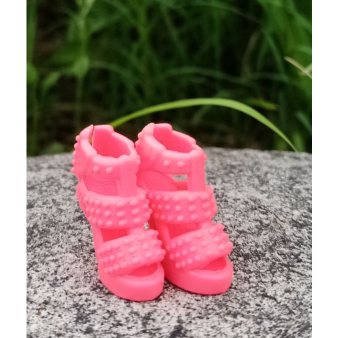 Sepatu boneka barbie