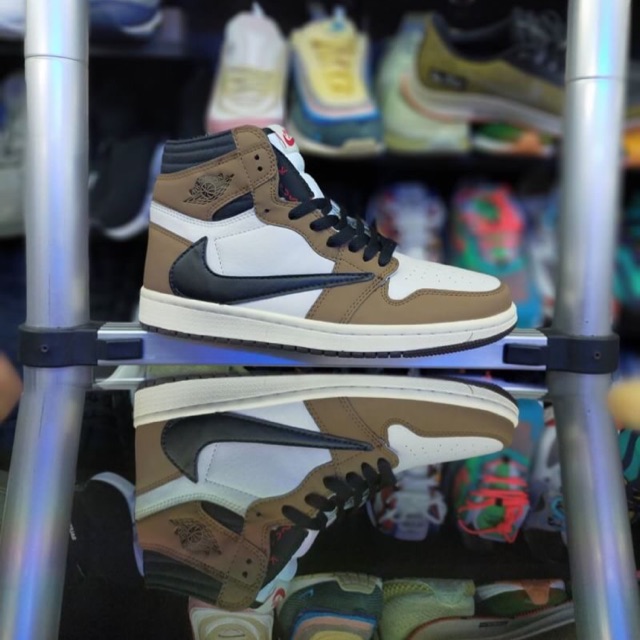 Nike Air Jordan 1 mid Letter #sneakers #sepatu #Nike #Jordan