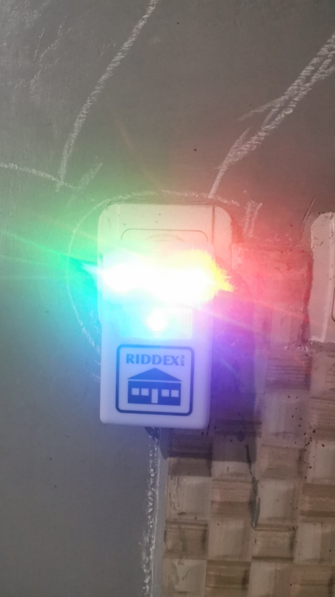 Free Ongkir Alat Pengusir Tikus Nyamuk Kecoak Riddex Pest Repeller Ultrasonic Tanpa Suara Ultrasonik