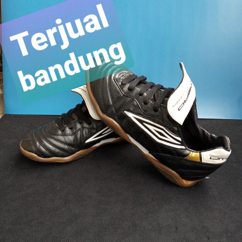 Sepatu futsal second brand umbro original size 41