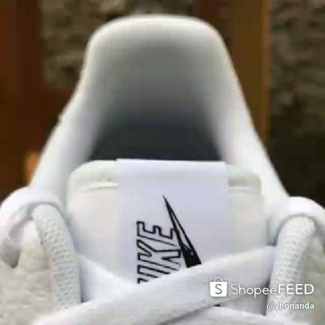 Nike Air Force 1 LV8 Utility White/White/Black

Original Resmi
BNIB (Brand New In Box)