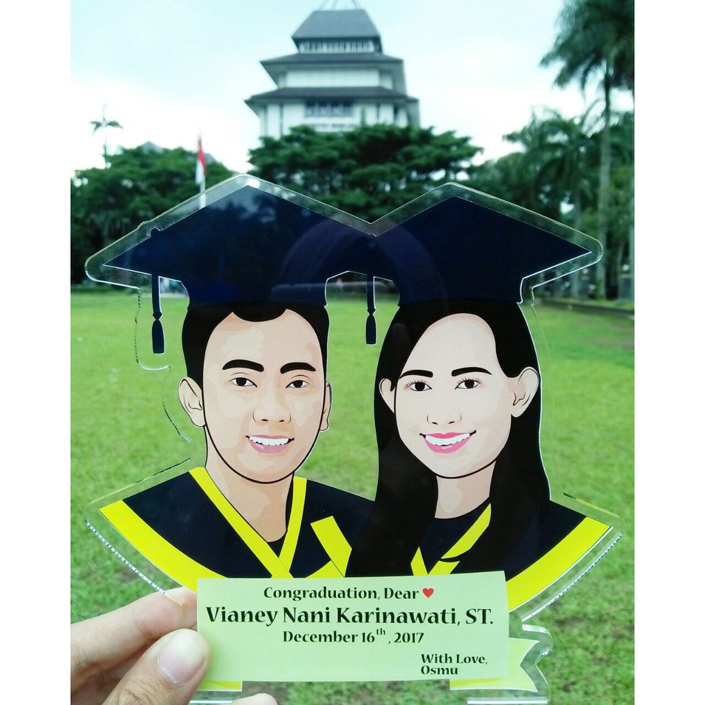 Plakat Akrilik Custom 15 x 15 cm Half body 2 Orang Wisuda