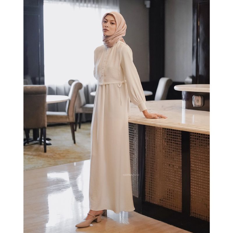 Aurora Dress Broken White Size M by Hayna Hijab