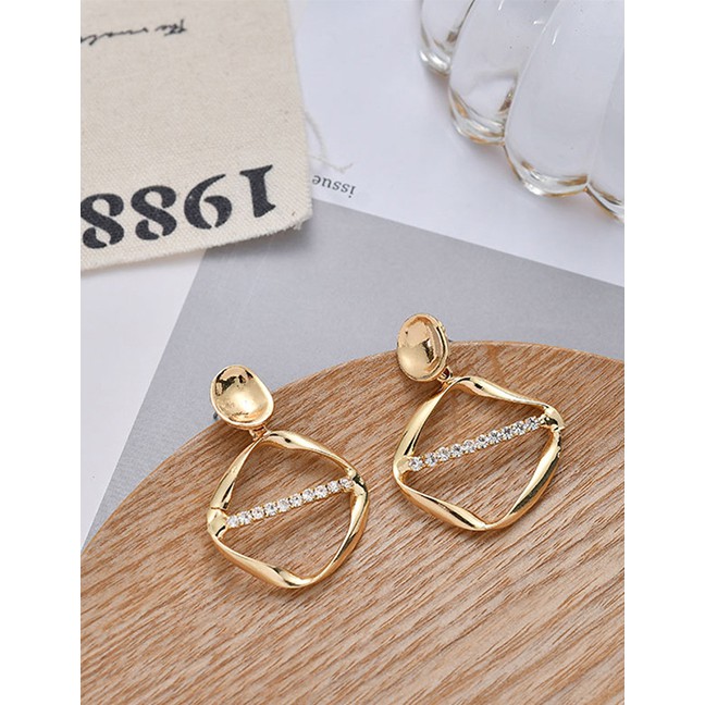 LRC Anting tusuk Fashion Golden Geometric Metal Triangle Diamond Earrings D80661