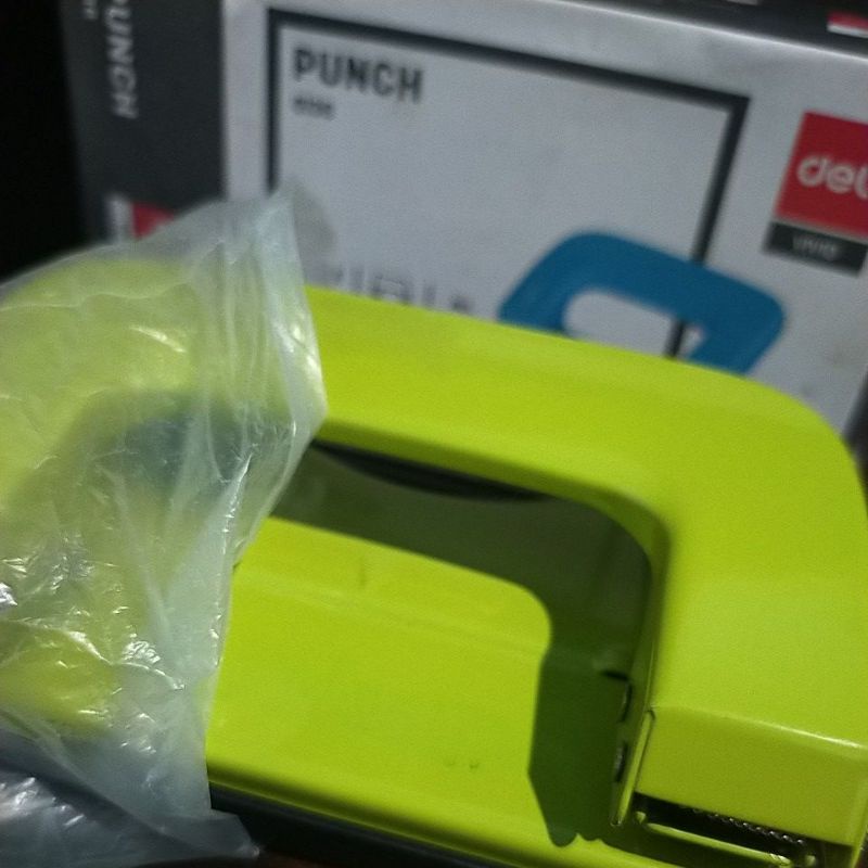 

pembolong kertas 2 lubang