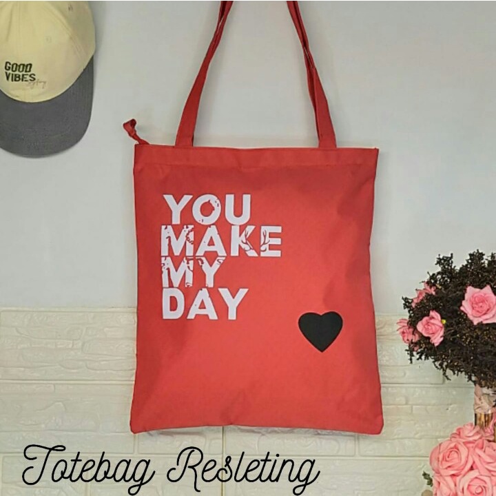 Totebag Aesthetic Wanita Bisa Custom Sablon Warna Canvas dan Tas Tote Bag Cewek Simple Stylish Polos Kanvas Murah Untuk Tas Kuliah, Goodie Bag Ulang Tahun,  Tas Belanja, dan Tas Souvenir TT 010