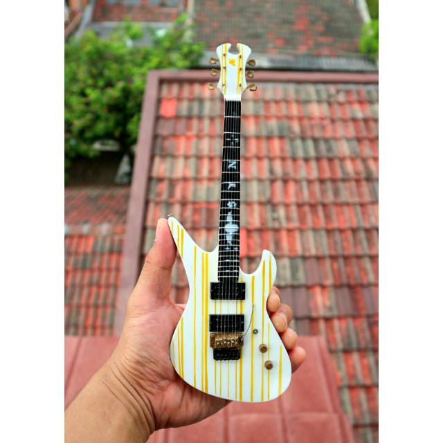 Miniatur Gitar Schecter White Synyster Gates Avenged Sevenfold Signature