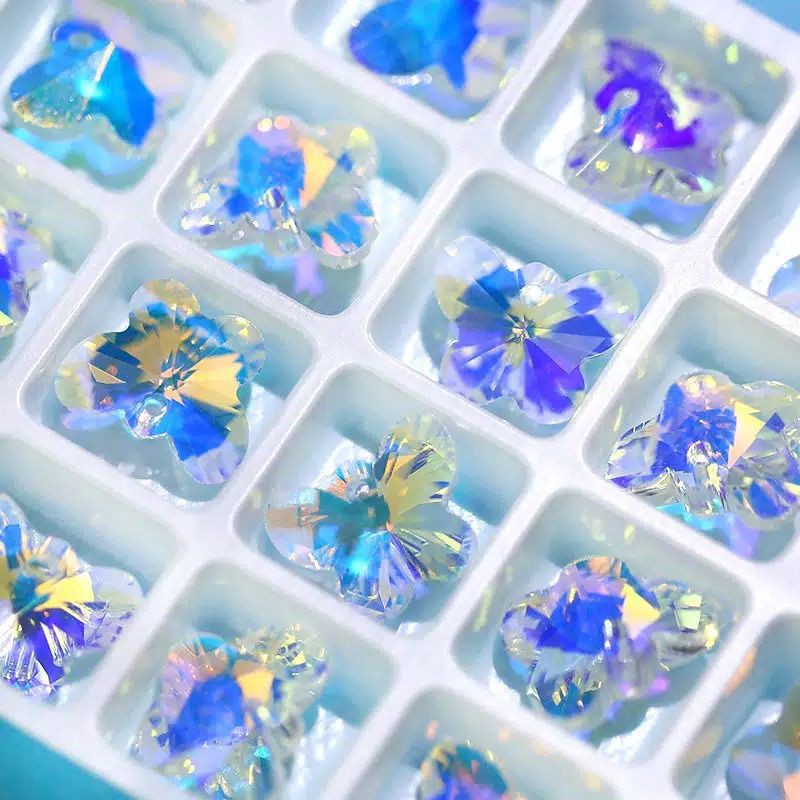 Crystal Butterfly Pendant | Liontin Kristal Bentuk Kupu-kupu | Gratis Pengait Liontin