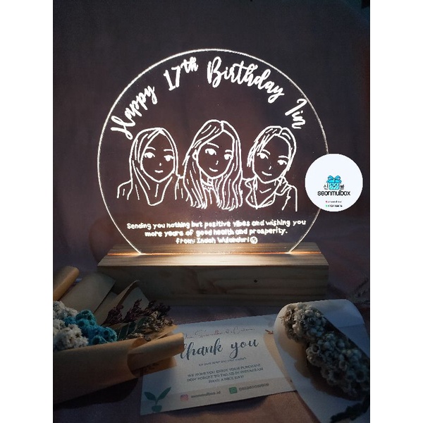 

AKRILIK ACRYLIC WOODEN STAND KAYU USB LED