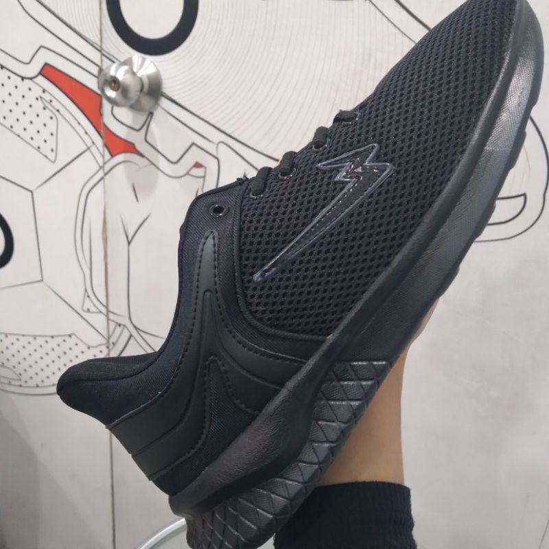 Eagle Sepatu Running Bellagio All Black