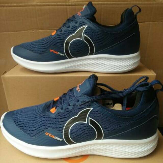 Sepatu Running ORTUSEIGHT CEREZA NAVY & BLACK
