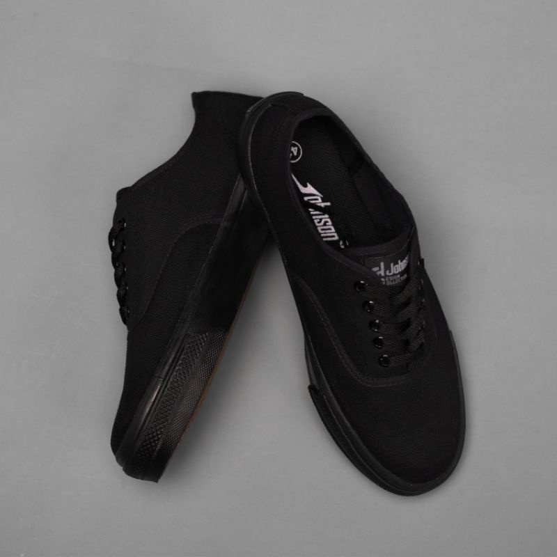 JOHNSON ASTRO LOW CUT ALLBLACK ORIGINAL 100% / Sepatu jhonson / Sepatu jonson / Sepatu sekolah / Sneaker hitam dan wanita / Sepatu black pria / sepatu black wanita / Sepatu sekolah murah / Sepatu fullblack