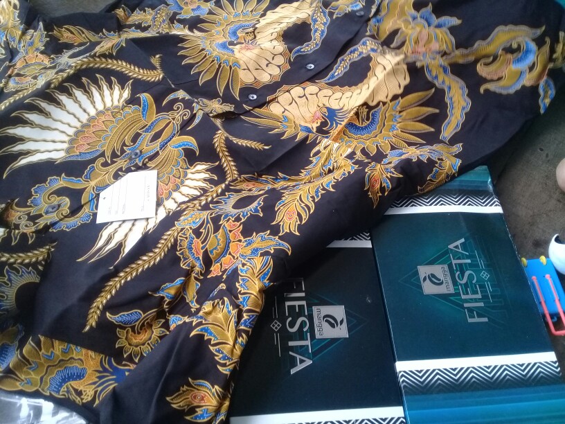 Hem Alisan Batik Lengan Pendek
