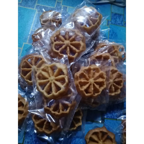 

kembang goyang manis