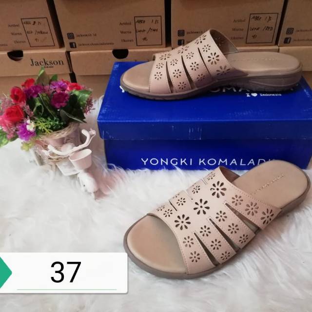 SANDAL FLAT WANITA BRAND YONGKI KOMALADI