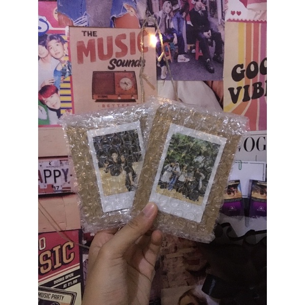 

WAJIB TAMBAH BUBBLE WRAP UNTUK ORDER 1 dan 2 POLAROID
