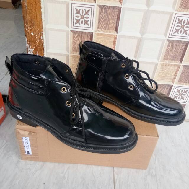 SEPATU PDH