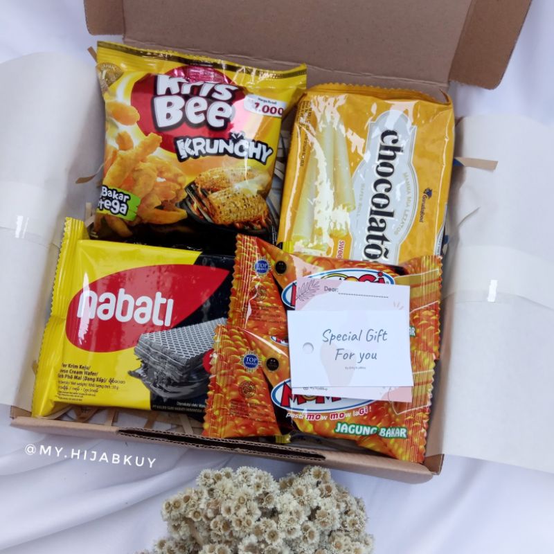 

Hampers Snack/Hampers Snack Box/Snack Box Gift Box Snack/Hampers Lebaran/Kado Murah/Kado Ulang Tahun