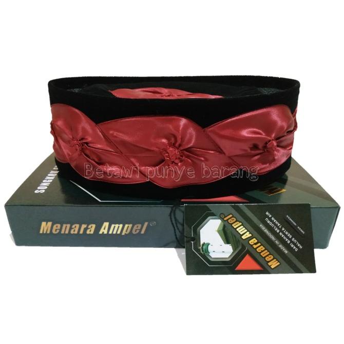 Peci kembang kol hitam motif kembang merah