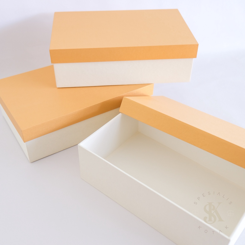 

SURABAYA. Gift Box / Box Hamper / Kotak Kado . HARDBOX 24.5 15 7.5 (KS)