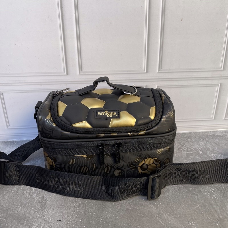 SMIGGLE LUNCHBAG DOUBLE DECK SCORE BALL GOLD