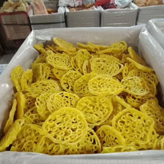 

krupuk mie mentah /200gr