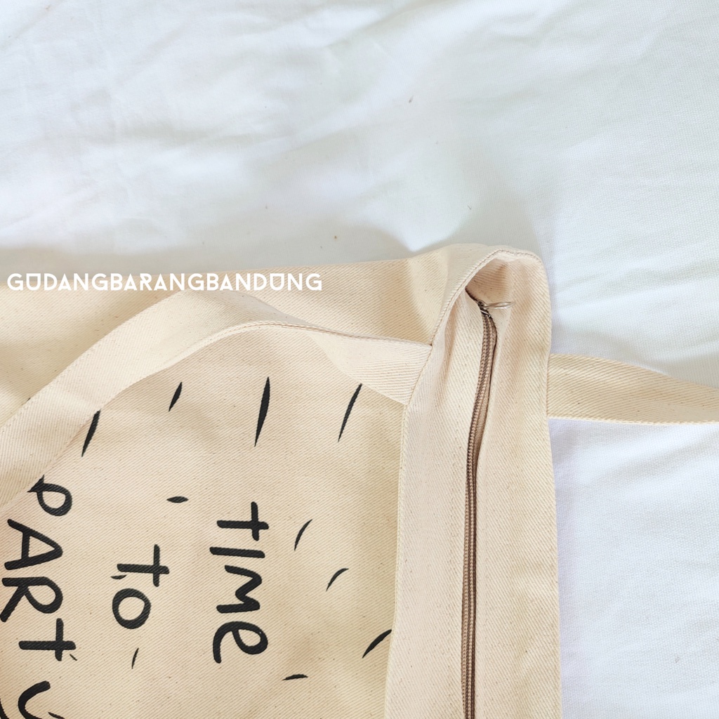 Tote Bag Kanvas Tebal Wanita dengan Resleting dan Desain Time to Party Gaya dan Fungsionalitas dalam Satu Tas yang Mengasyikkan!