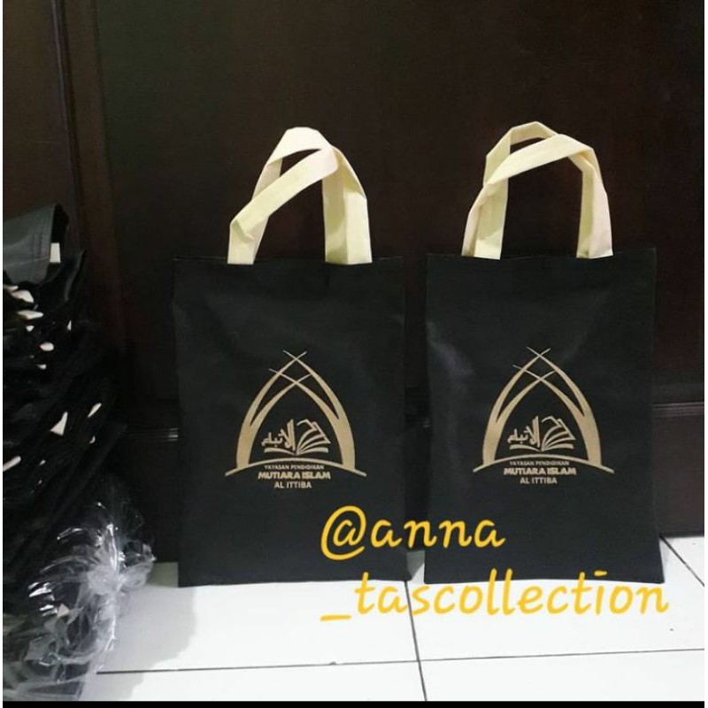 

Tas Spunbond Sablon/Souvenir 25x35 min 50 pcs (TasJahit Bukan Press)
