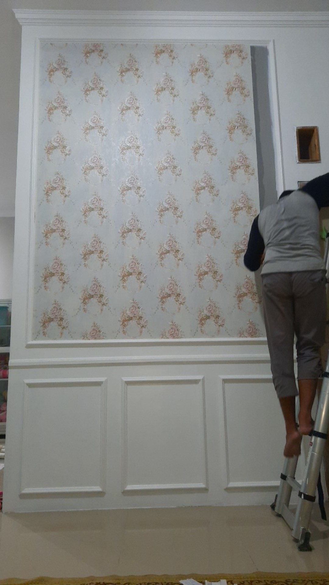 Wallpaper Dinding Klasik Bunga Shabby Mewah Gold Pink Merah Cream Ornament