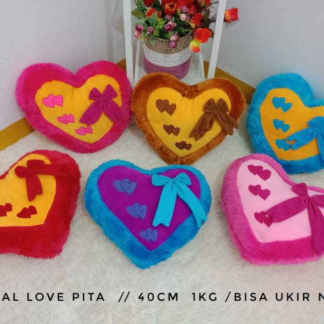 

Bantal Love Pita