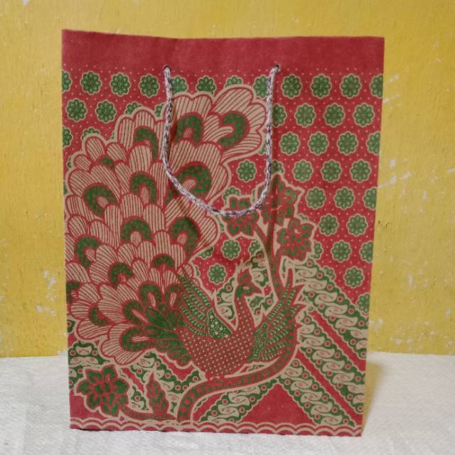 

Paperbag batik merak ukuran 20cmx25cm panjang samping 11cm