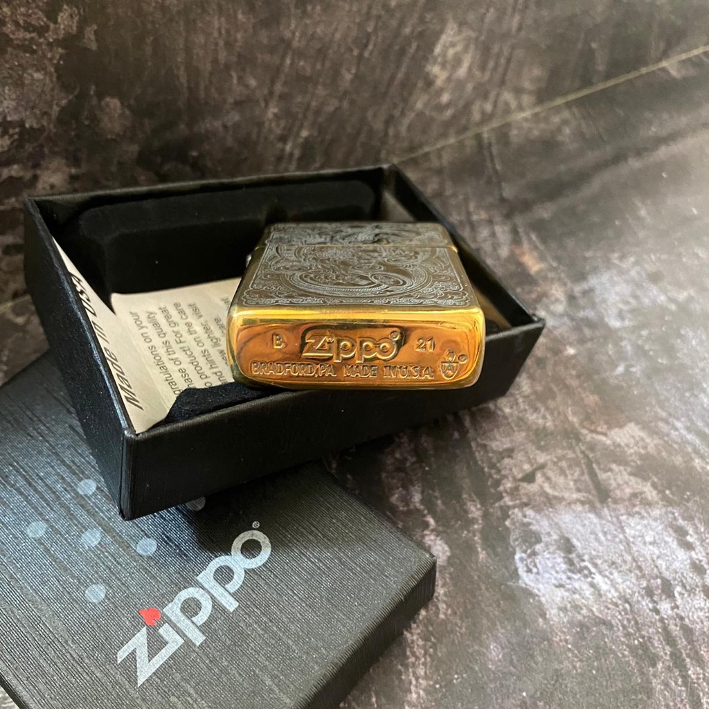 Korek Api ZIPPO Naga Gold