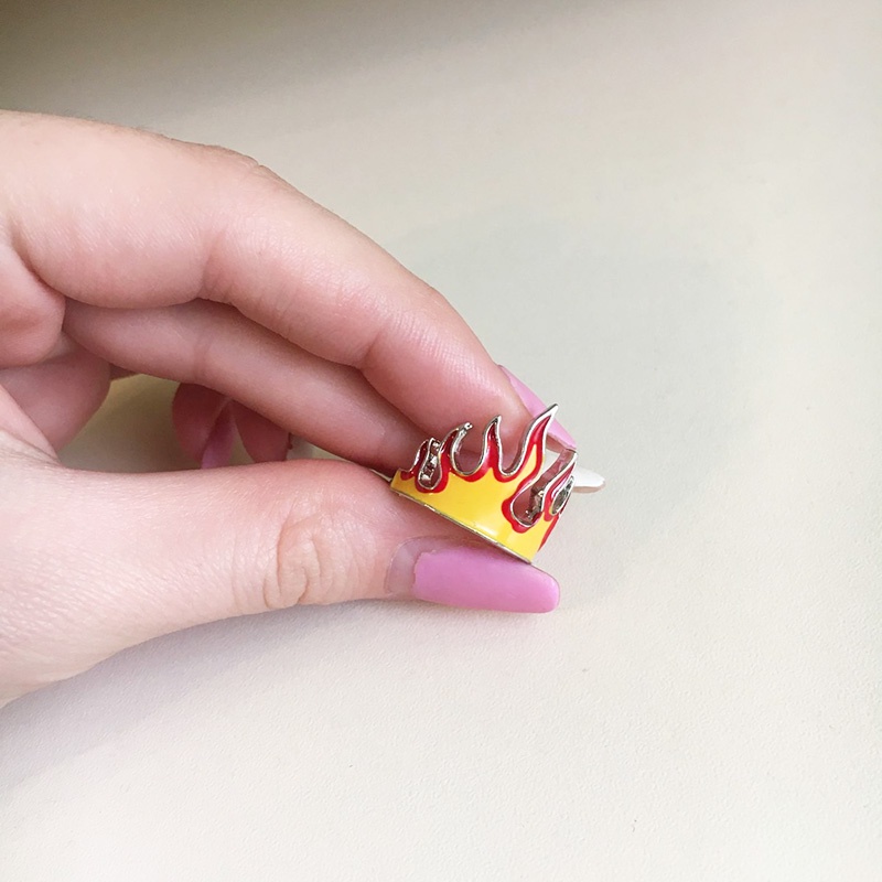 Cincin Desain Api Bahan Logam Gaya Vintage Punk Hip-hop Untuk Wanita