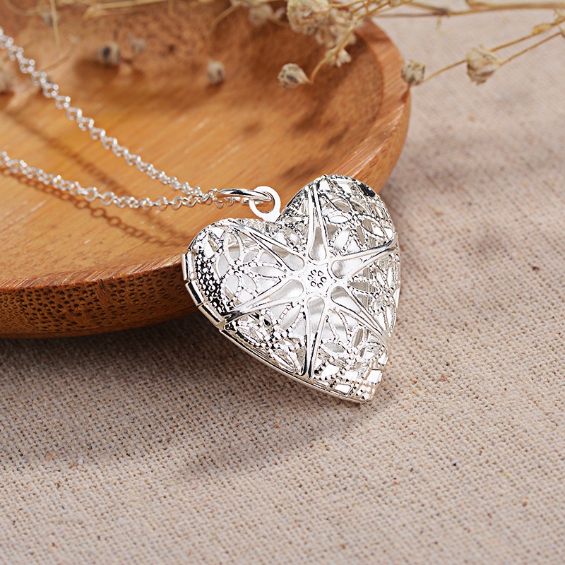 [Ready Stock]Fashion Silver Plated Heart-Shaped Hollow Pendant Simple Necklace