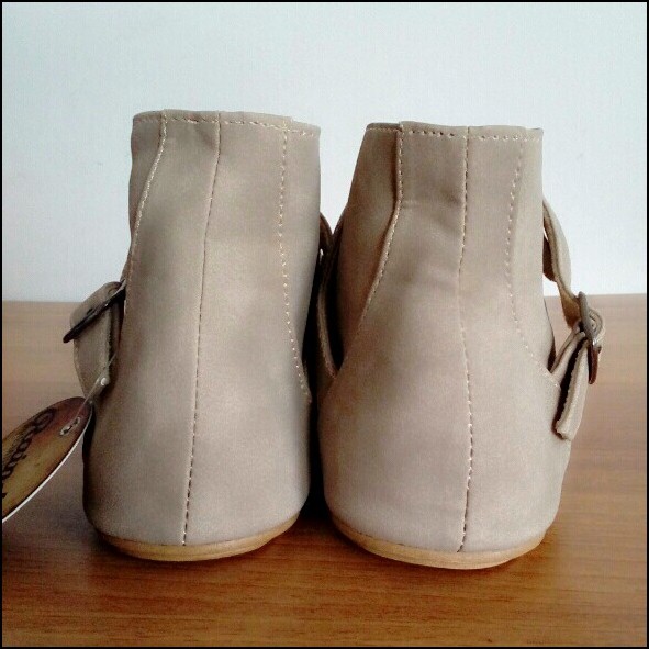 Sepatu Boots Kasual Wanita Korea Kekinian Cream Sintetis