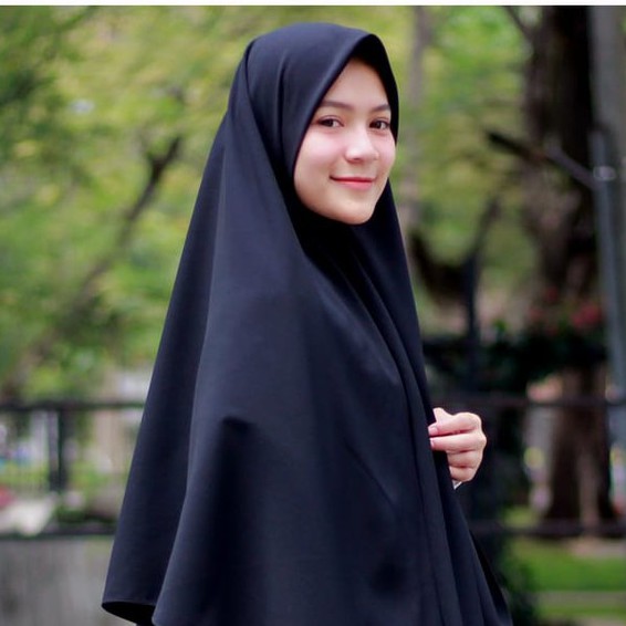 PROMO JILBAB HIJAB KHIMAR SEGI EMPAT INSTAN WOLFIS PREMIUM SYARI SESHA ORIGINAL BY AISHAHIJAB.ID-HITAM