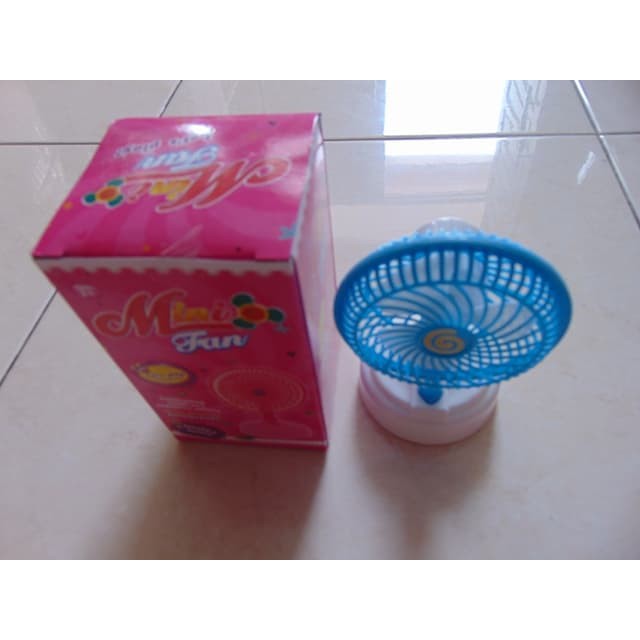 Mainan Kipas Angin Meja Mini Fan Menggunakan Baterai