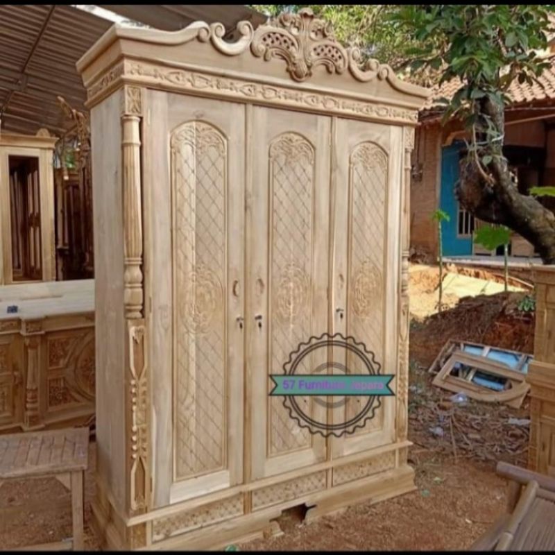 Almari-Lemari pakaian 3 pintu ukir jati mentahan