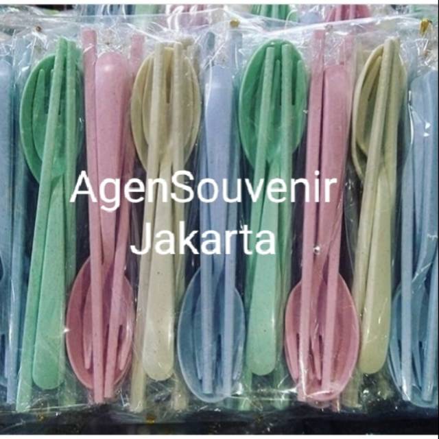 Souvenir sendok set travel jerami impor
