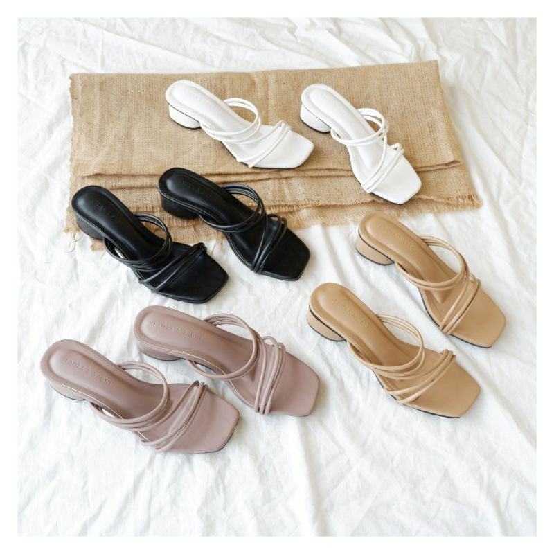 LAURA & SACHI SACHI014